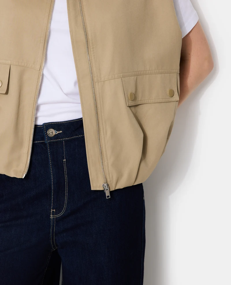 Blouson sans manches zippée avec effet bouffant