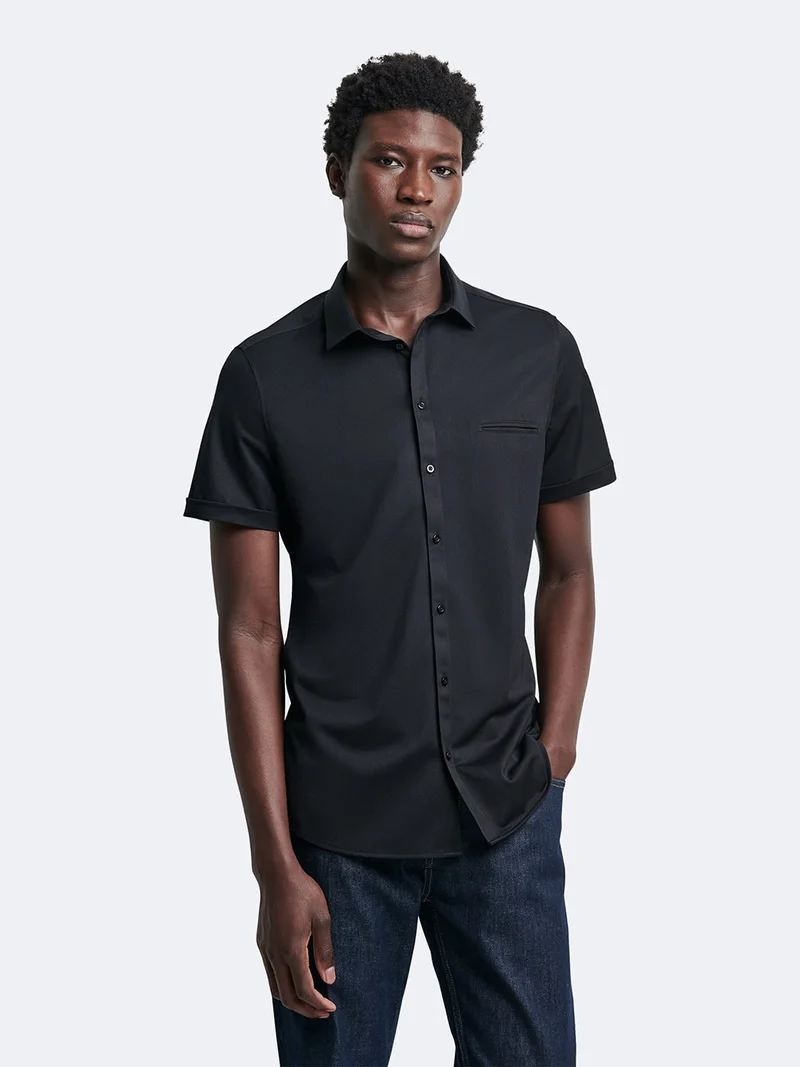Chemise stretch facile à entretenir