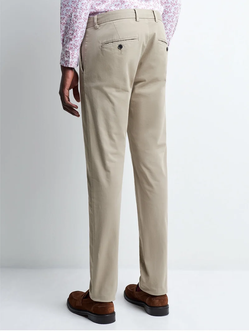 Chino slim en coton élasthane uni