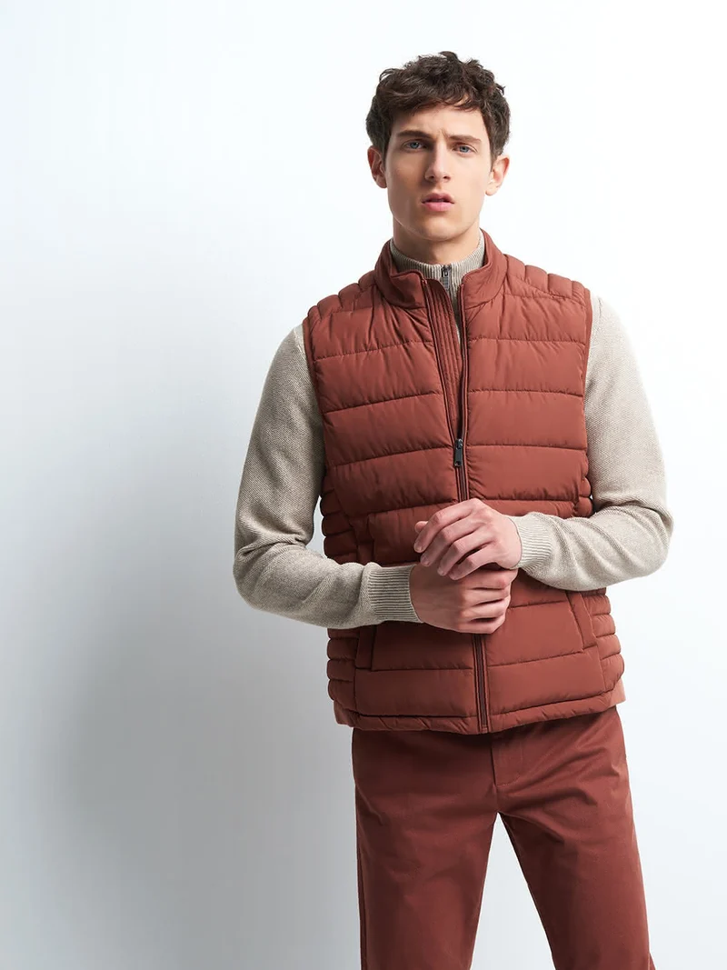 Gilet sans manche col montant