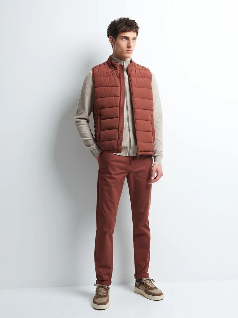 Gilet sans manche col montant