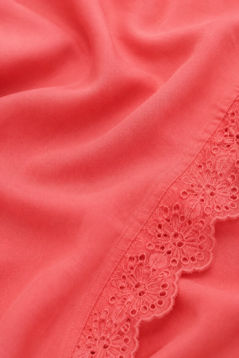 Corae|Cotton V Neck Lace Top