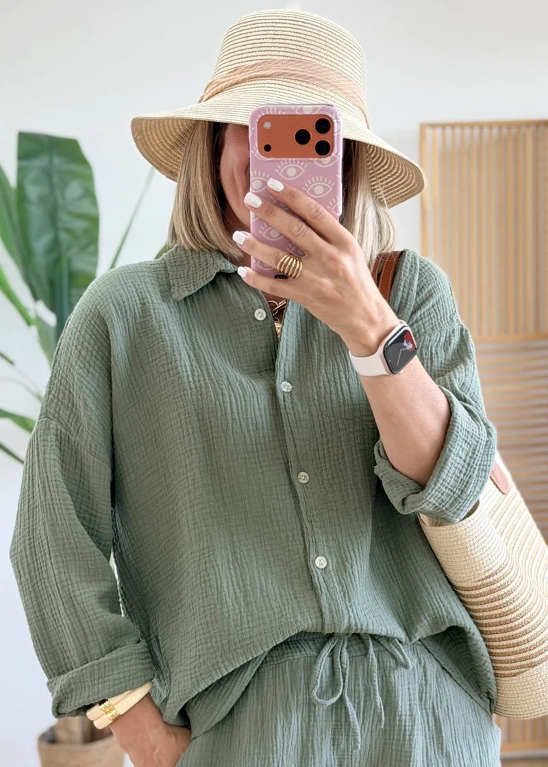 Ensemble Cora kaki