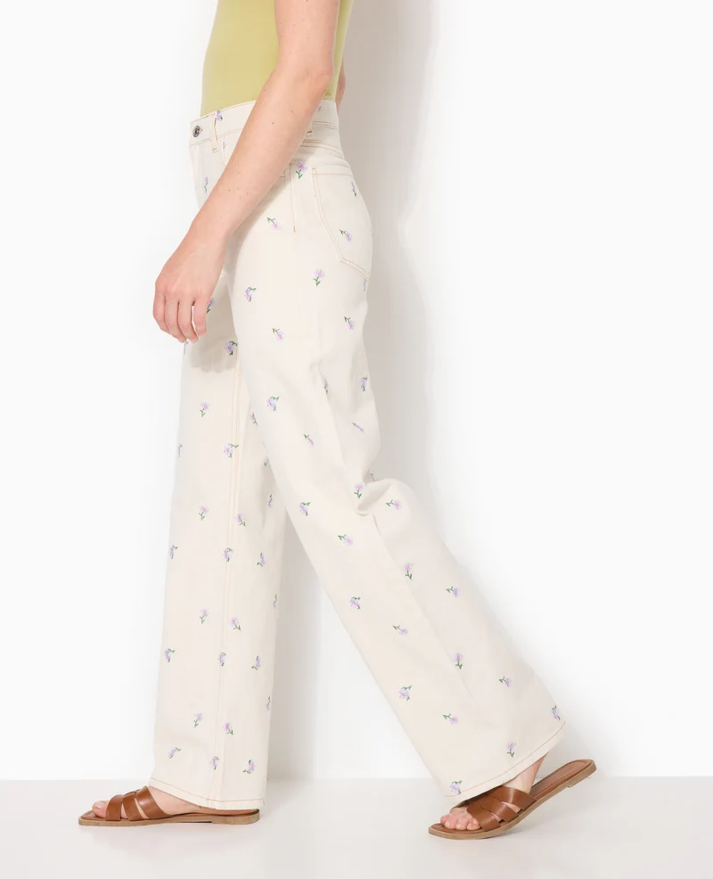 Jean straight taille haute avec broderies fleurs