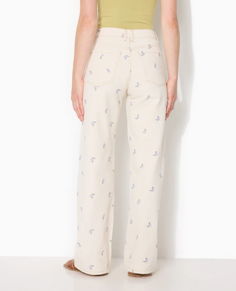 Jean straight taille haute avec broderies fleurs