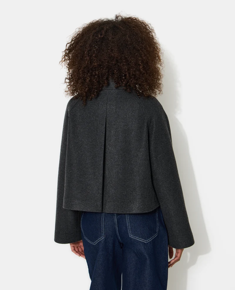 Manteau court drap de laine