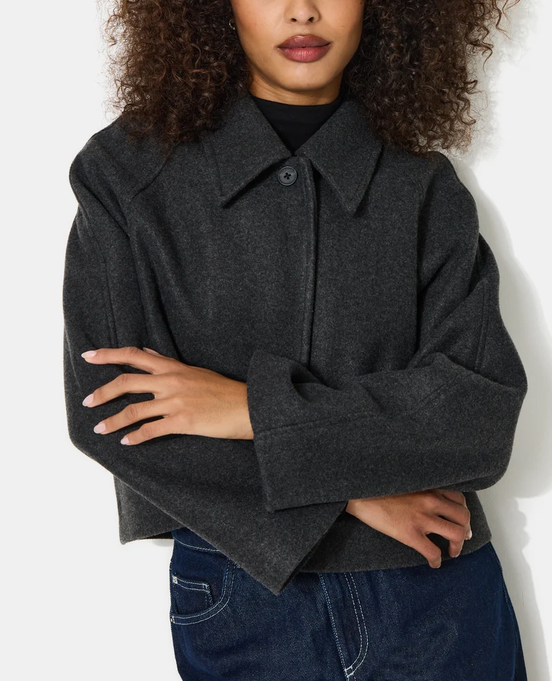 Manteau court drap de laine