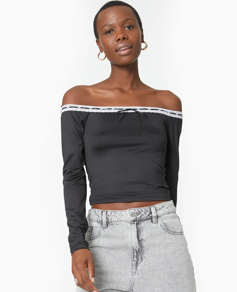 Top encolure Bardot avec noeud contrasté