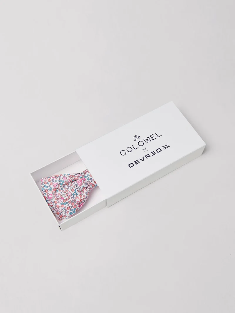 Noeud papillon en coton fleuri