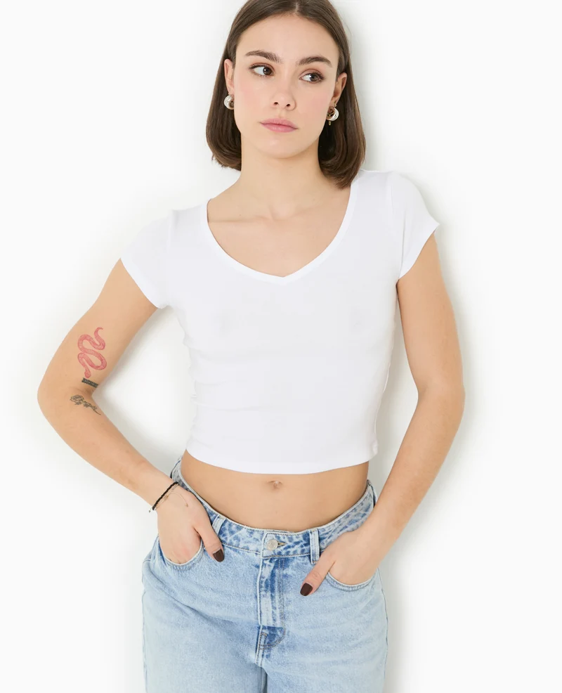 T-shirt court col V