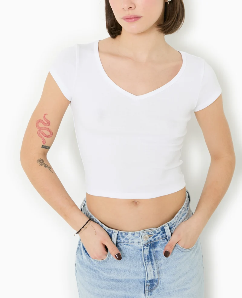 T-shirt court col V