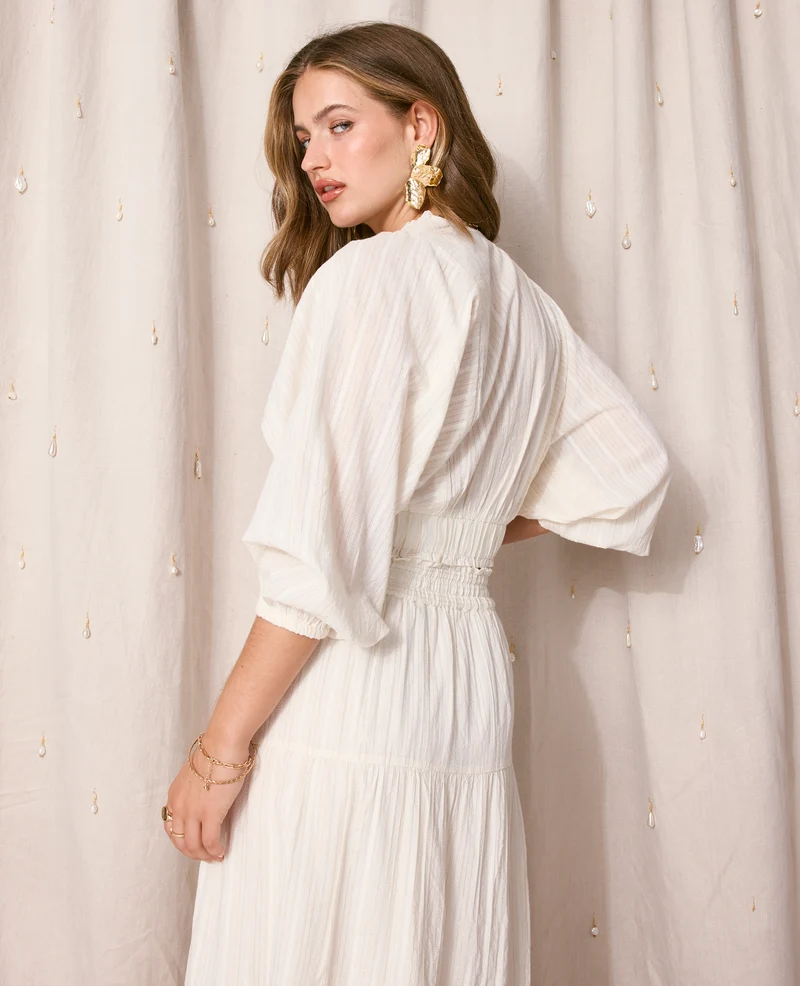 Blouse décolletée avec manches chauve-souris
