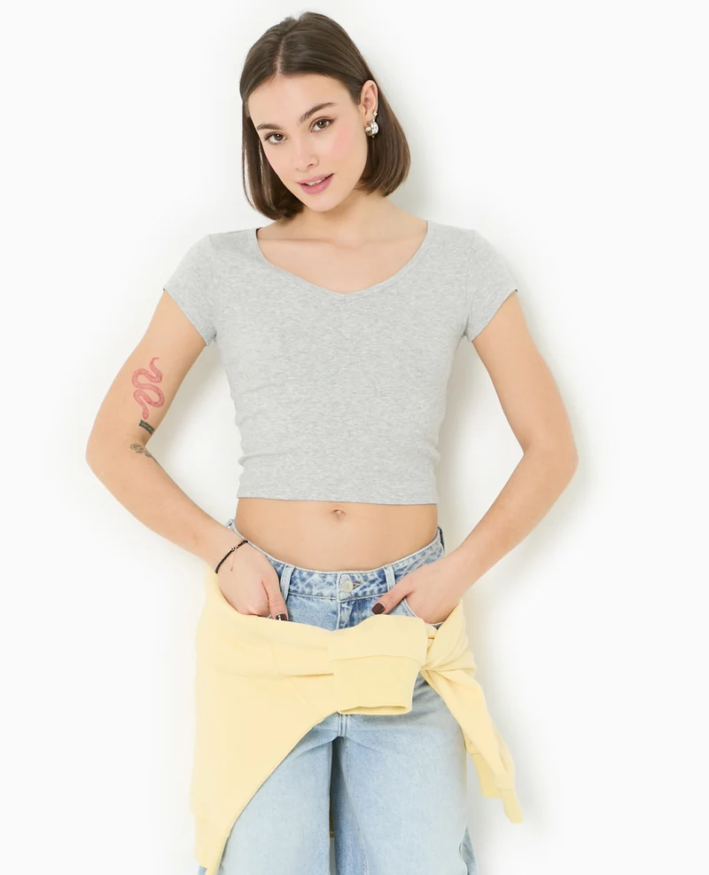 T-shirt court col V