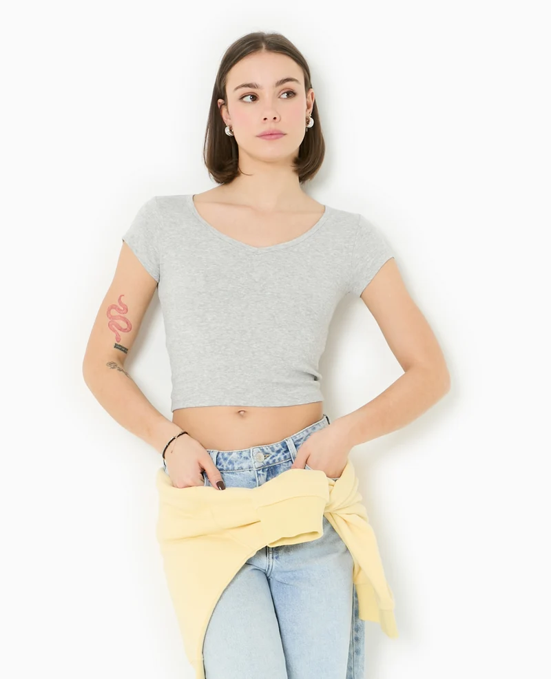T-shirt court col V
