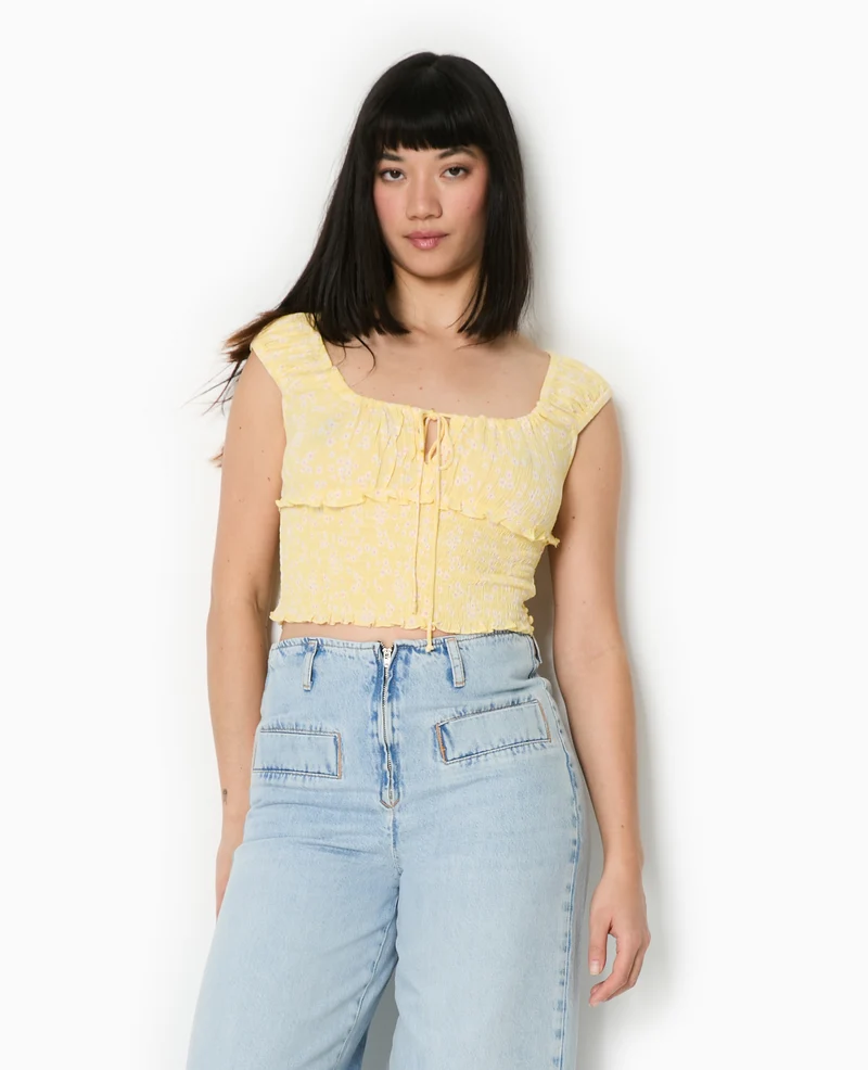 Top court forme empire avec petites fleurs