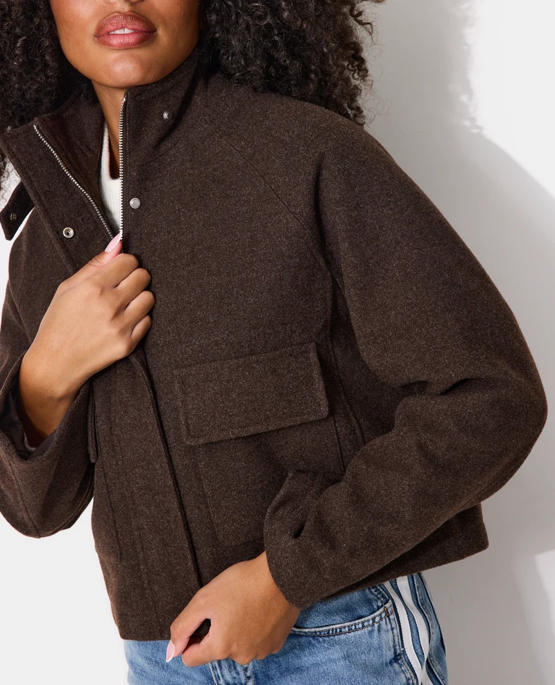 Manteau court drap de laine avec col montant