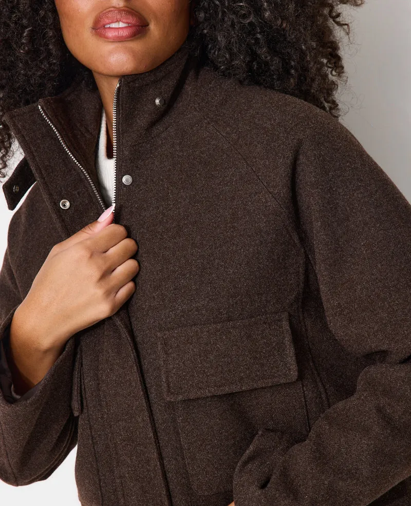 Manteau court drap de laine avec col montant