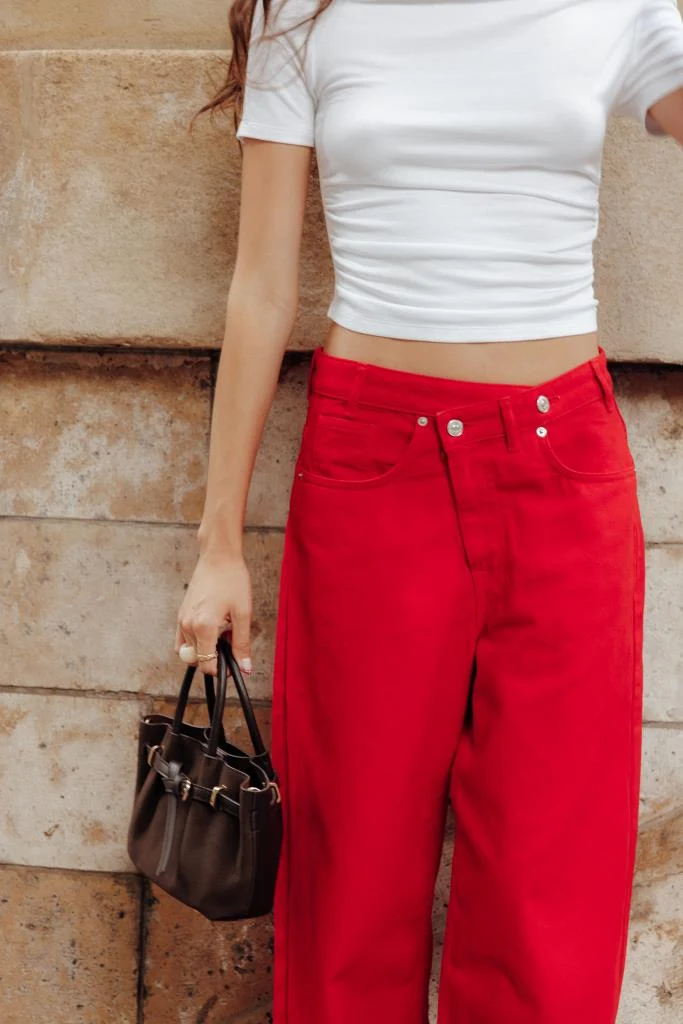 Jean wide taille haute avec ceinture décalée