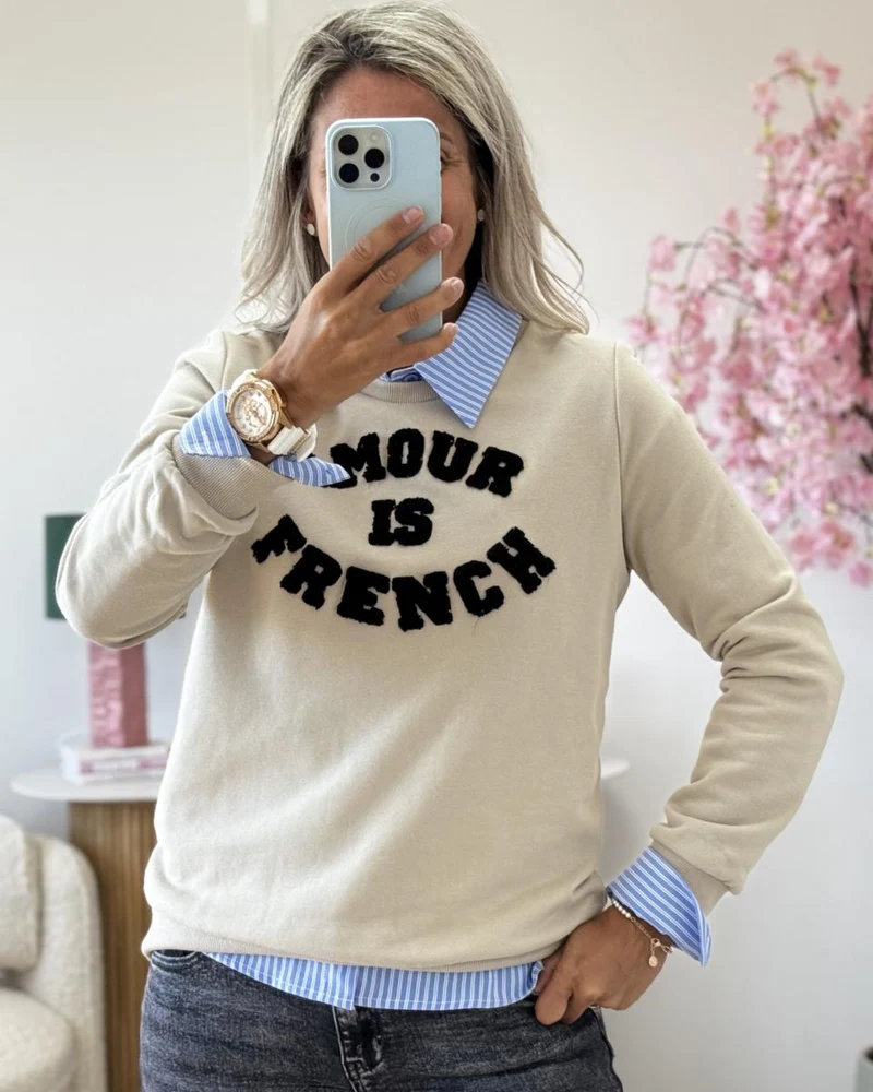 Sweat Amour is french beige