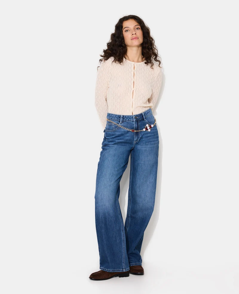 Top en dentelle avec manches flare et boutons