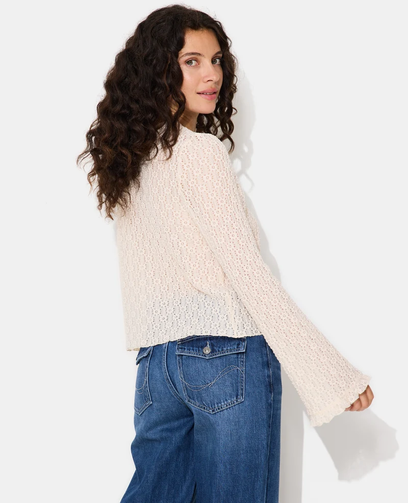 Top en dentelle avec manches flare et boutons