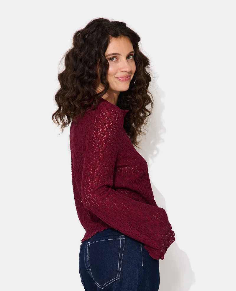 Top en dentelle avec manches flare et boutons