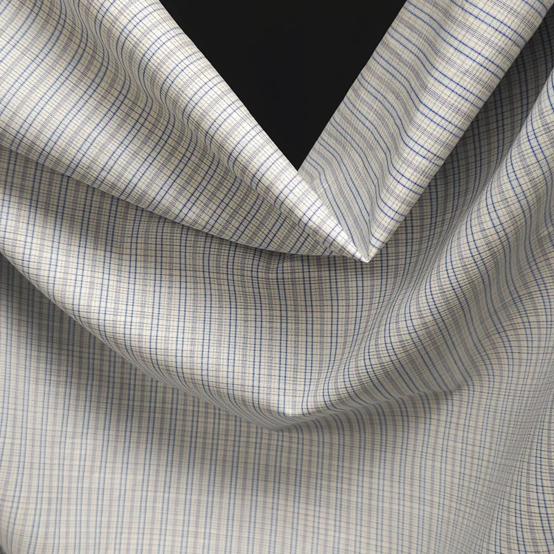 Tissu en coton tissé teint pour chemise | Fabriqué en Italie | Fins carreaux bleus