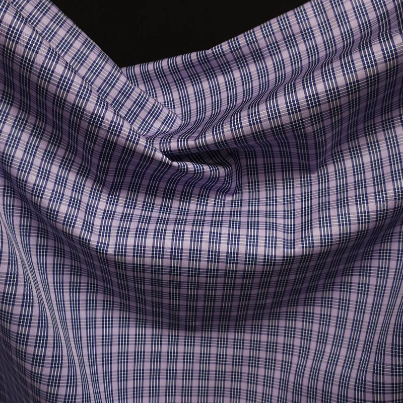 Tissu en coton tissé teint pour chemise, fabriqué en Italie | Carreaux lavande et marine