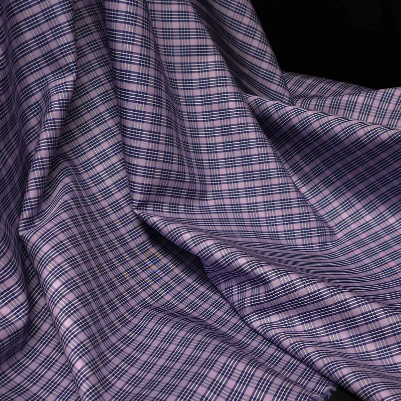 Tissu en coton tissé teint pour chemise, fabriqué en Italie | Carreaux lavande et marine