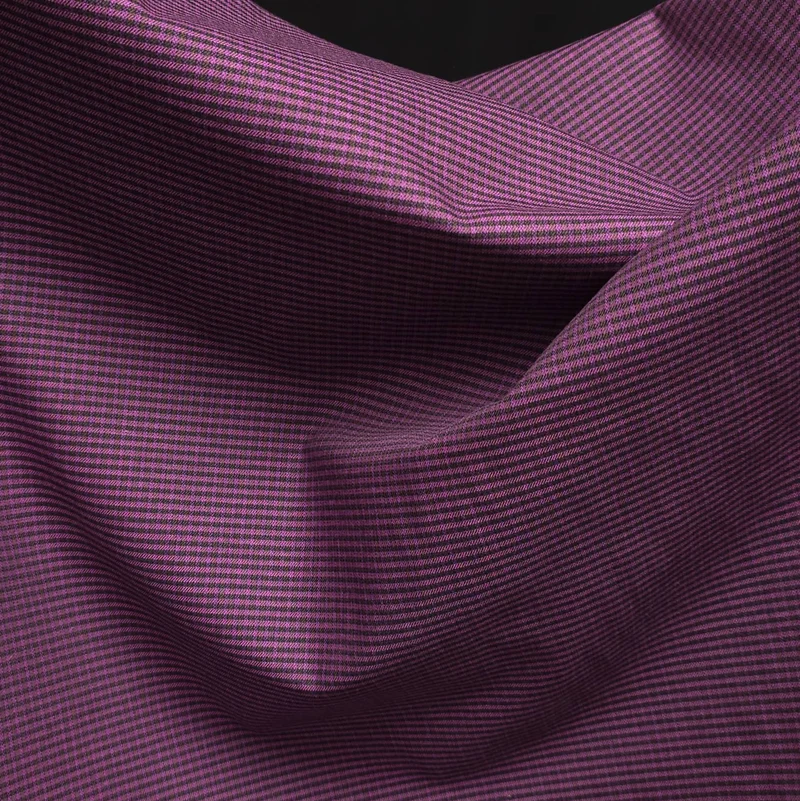 Tissu en coton tissé teint pour chemise | Fabriqué en Italie | Micro-Carreaux Mauves & Noirs