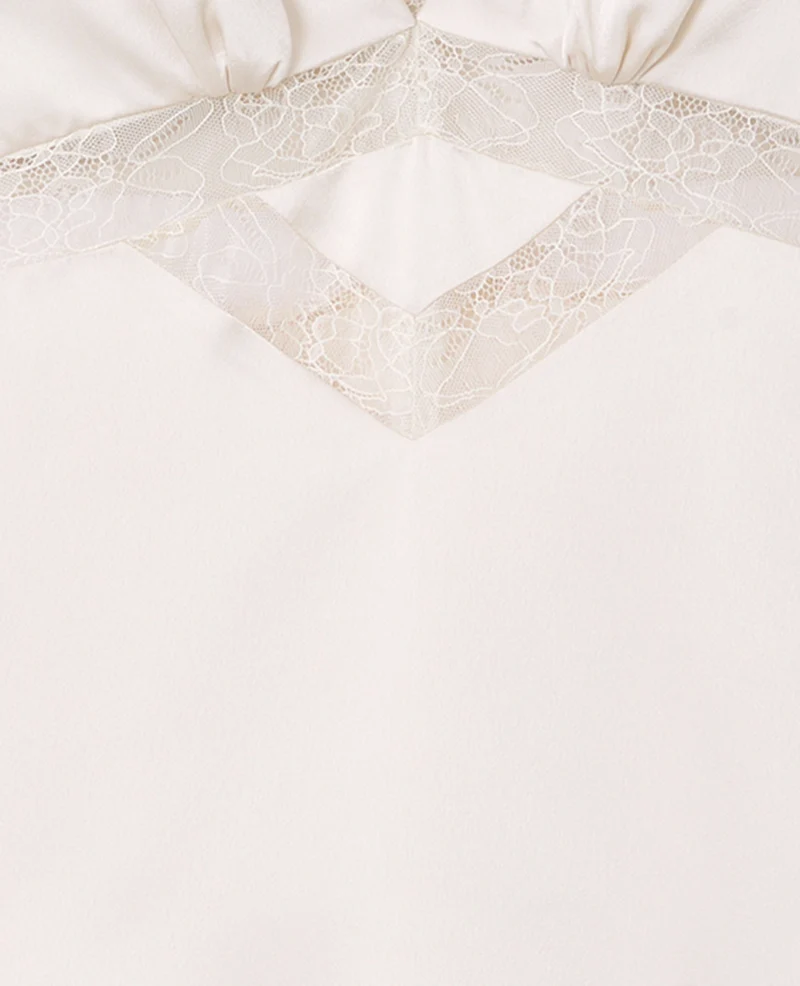 Top asymétrique en satin avec dentelle