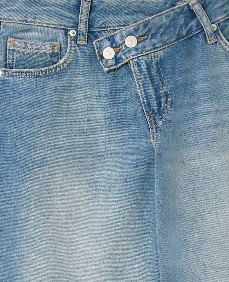 Bermuda en jean ample avec ceinture décalée