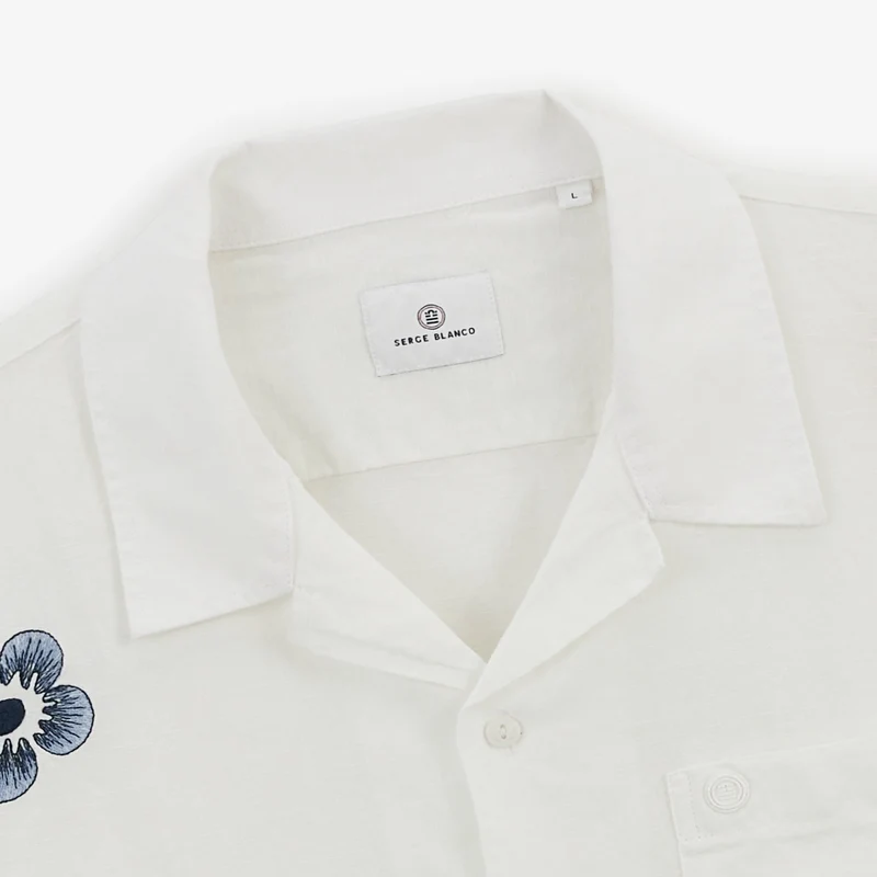 Chemise manches courtes fleurs brodées en lin et coton blanche