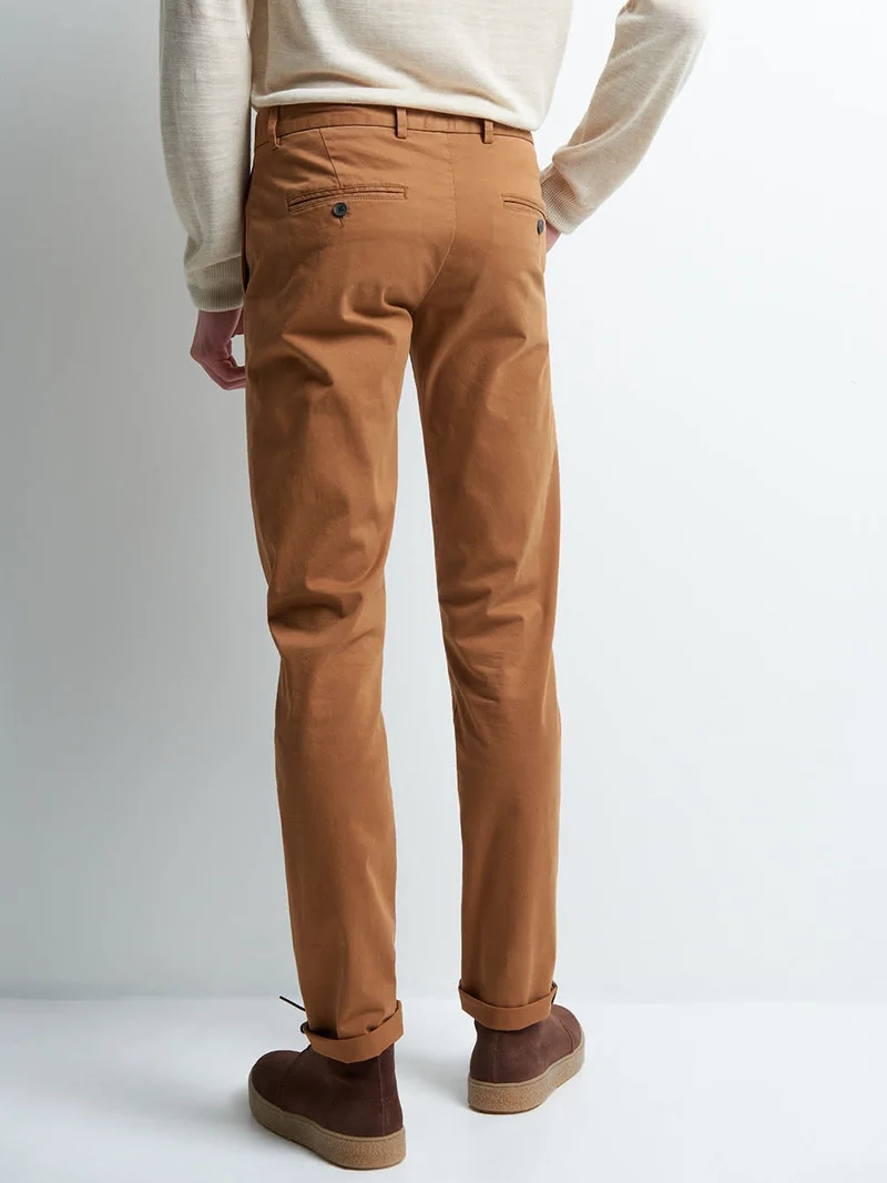 Chino slim en coton élasthane uni