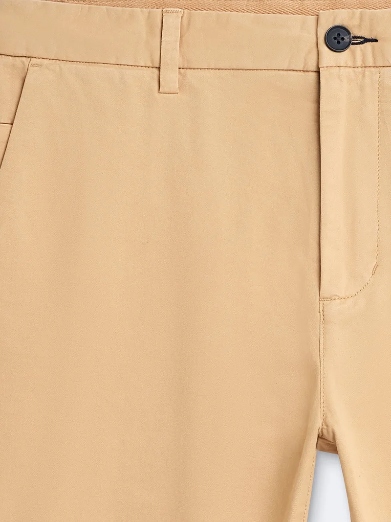 Chino slim en coton élasthane uni