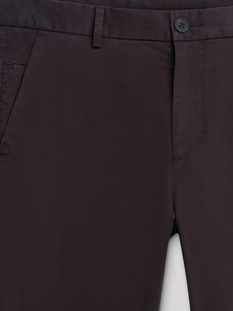 Chino slim en coton élasthane uni