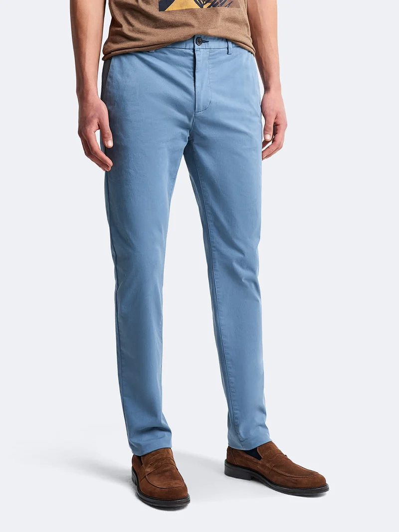 Chino slim en coton élasthane uni