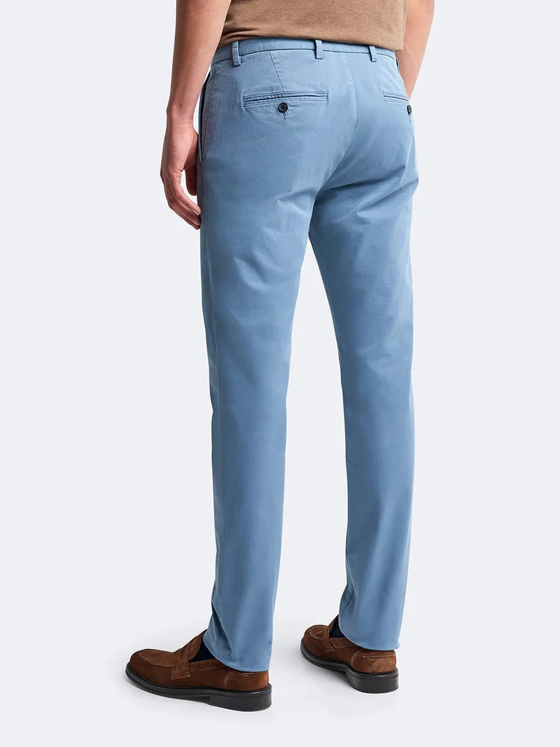 Chino slim en coton élasthane uni