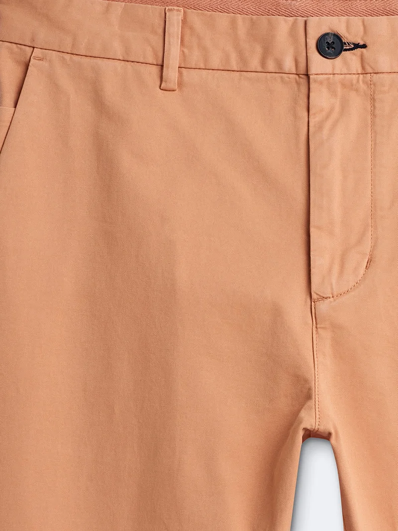 Chino slim en coton élasthane uni