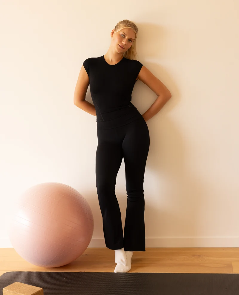 Pantalon flare en matière sculptante