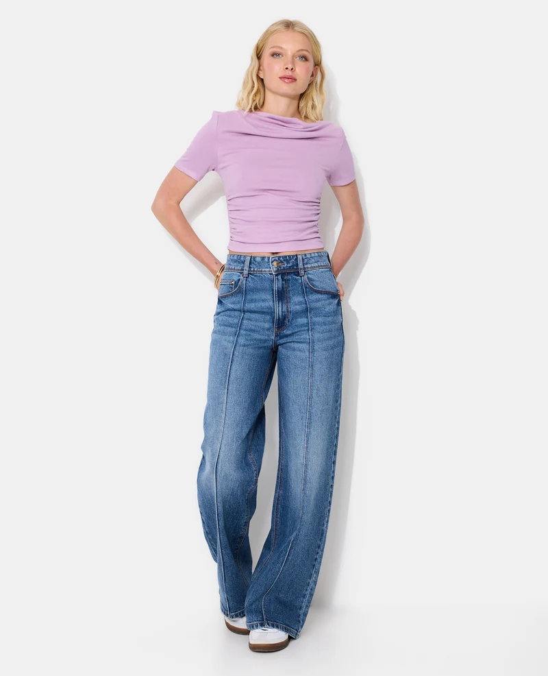 T-shirt encolure asymétrique et drapée