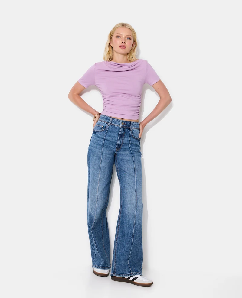T-shirt encolure asymétrique et drapée