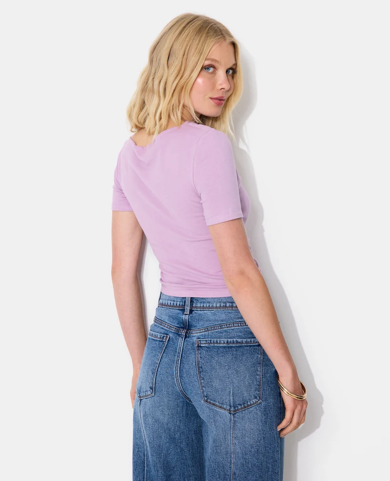 T-shirt encolure asymétrique et drapée