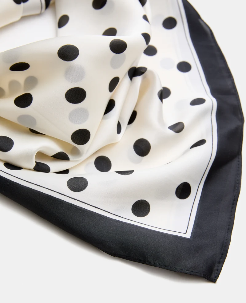 Foulard en satin motif pois