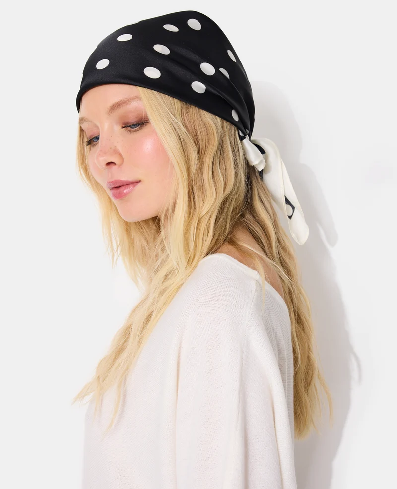 Foulard en satin motif pois