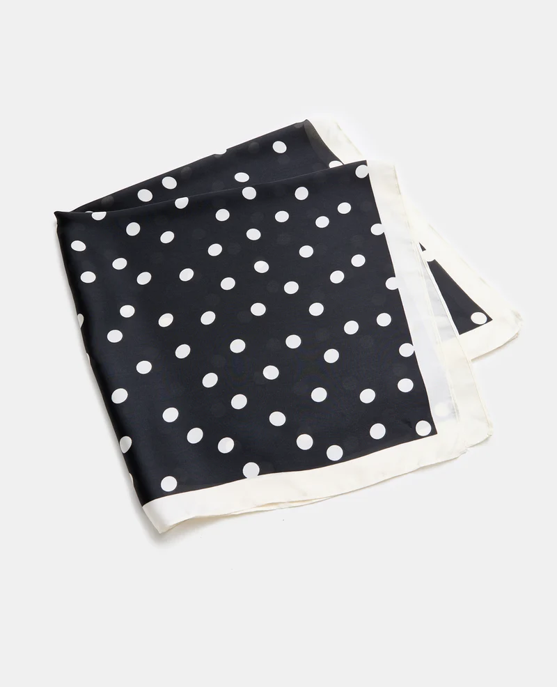Foulard en satin motif pois