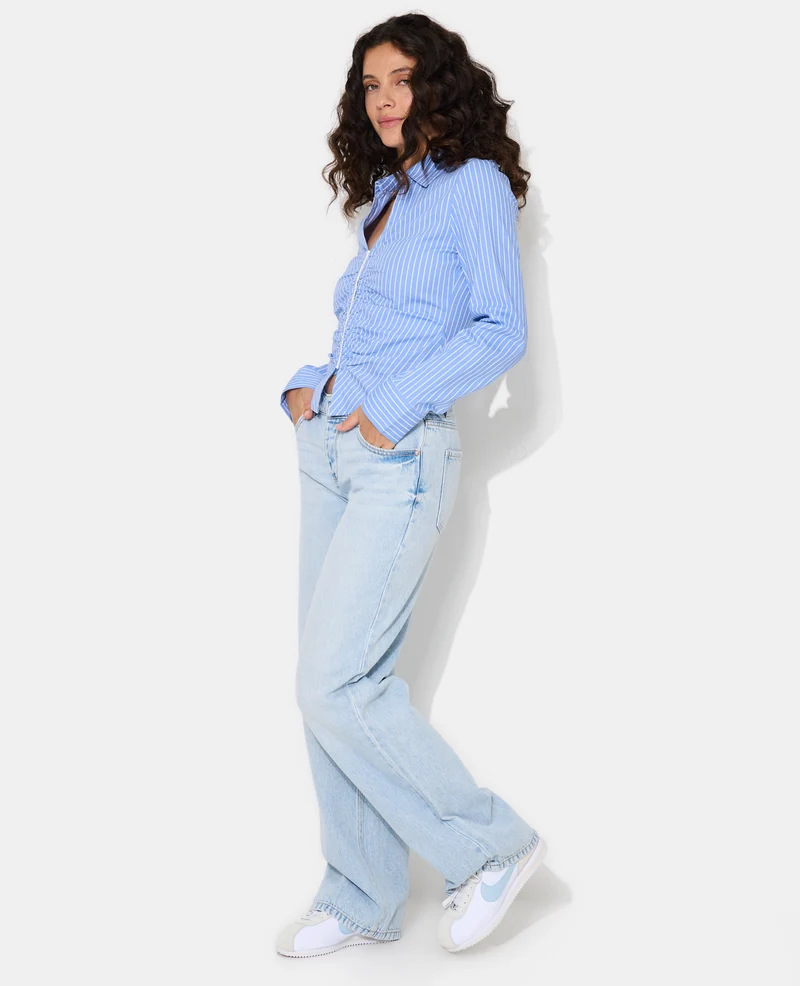 Chemise fittée rayée avec fronces et agrafes