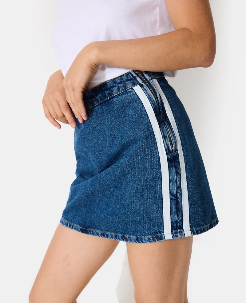 Jupe-short en jean avec bandes contrastées