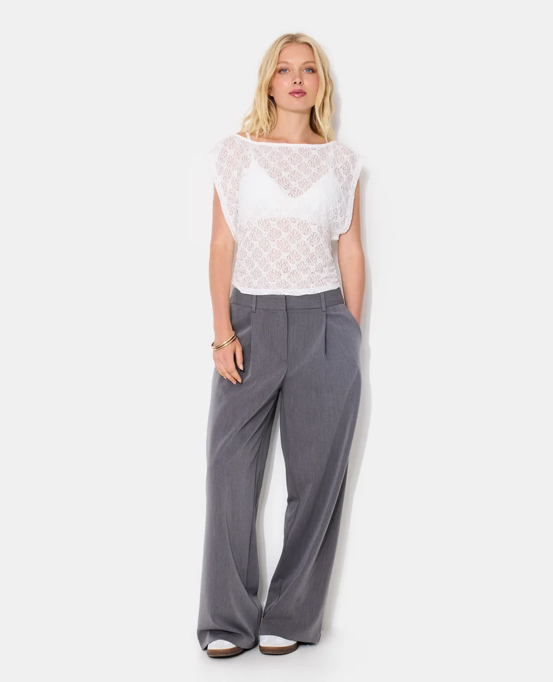 Top en dentelle emmanchures larges
