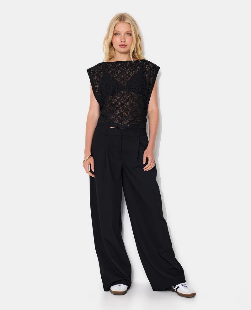 Top en dentelle emmanchures larges